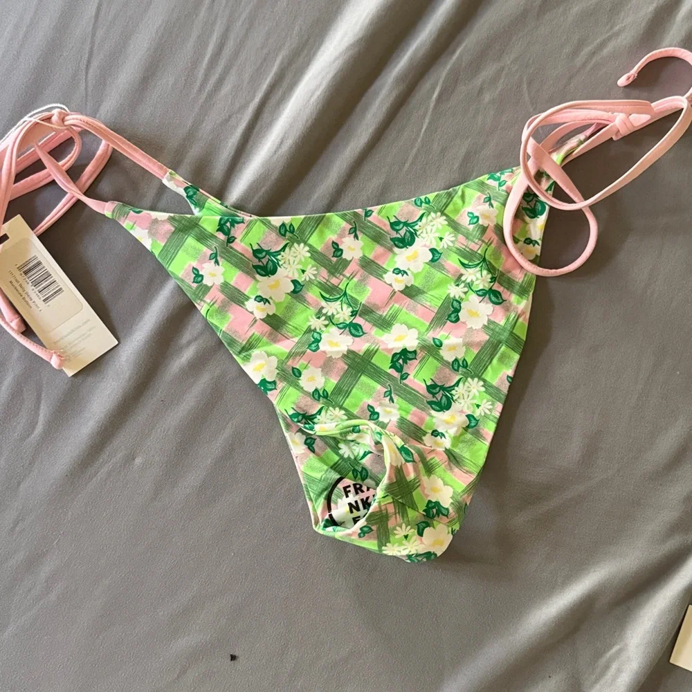 NWT FRANKIES BIKINIS Mackenzie Plaid Cheeky Bikini Bottom, Baby Daisy, size L